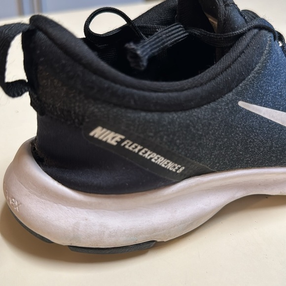 NIKE Flex Experience RN Women's Size 7.5 Black - Picture 8 of 8